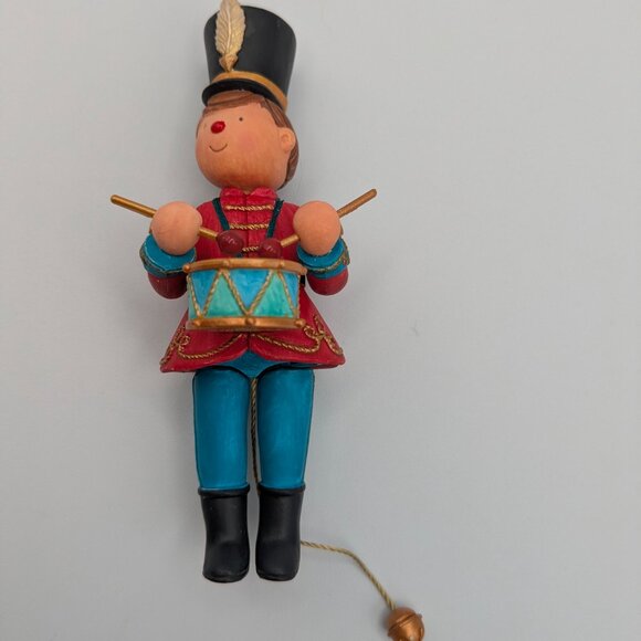 Hallmark Keepsake Toy Soldier Yuletide Treasures 2010, 5th Final in the Series - Picture 3 of 10